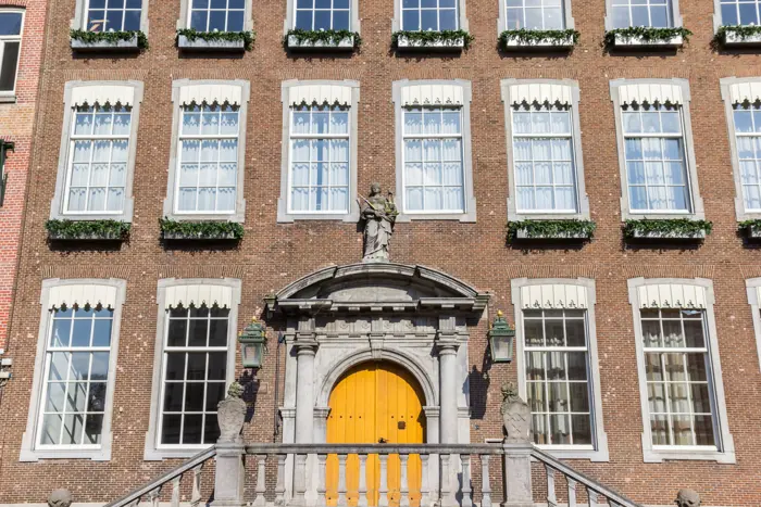 Deur gemeentehuis Breda
