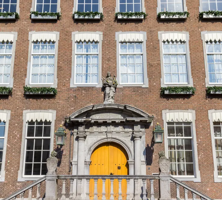gemeentehuis breda